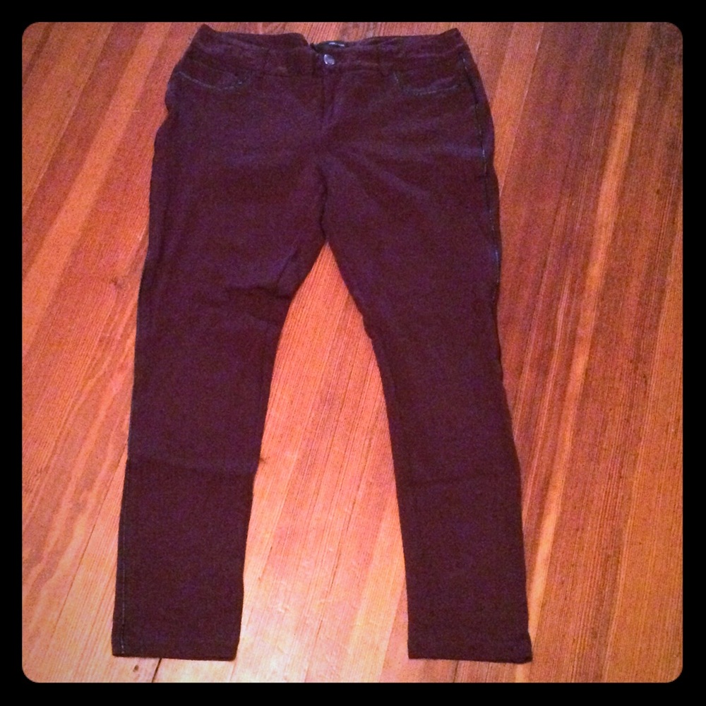 Plum jeggings with leather detail